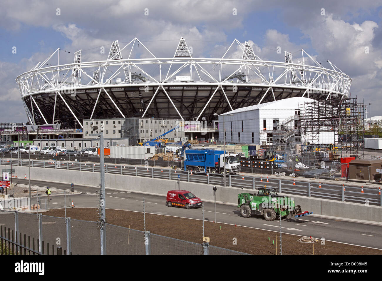 CONSTRUCTION WORK AROUND OLYMPIC STADIUM WHICH WILL ACCOMMODATE OLYMPIC GAMES IN LONDON IN 2012 LONDON ENGLAND GREAT BRITAIN Stock Photo