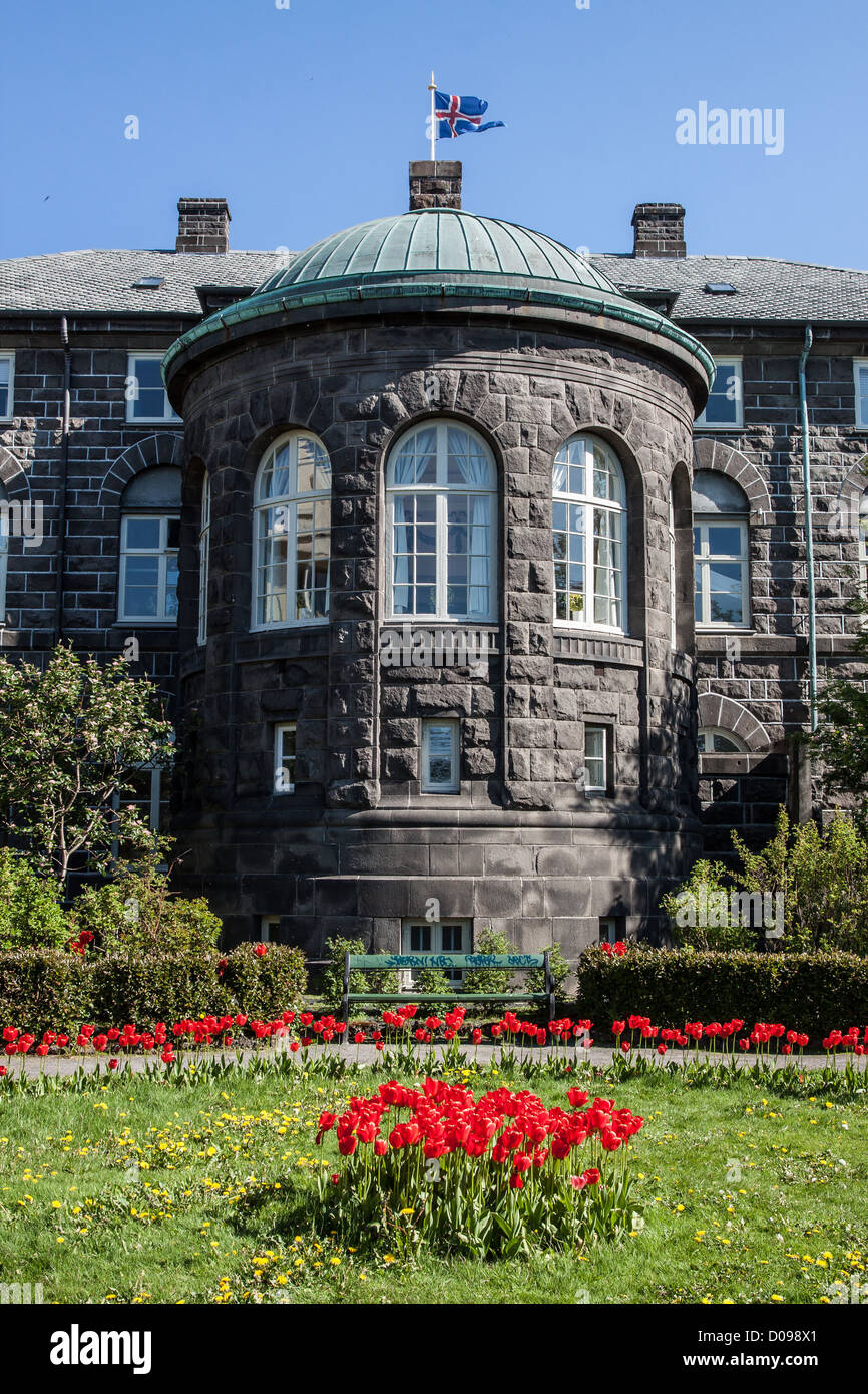 EXTERIOR VIEW OF THE ICELANDIC PARLIAMENT AND ITS GARDEN ALTHINGI BASALT EDIFICE BUILT IN 1881 REYKJAVIK ICELAND Stock Photo