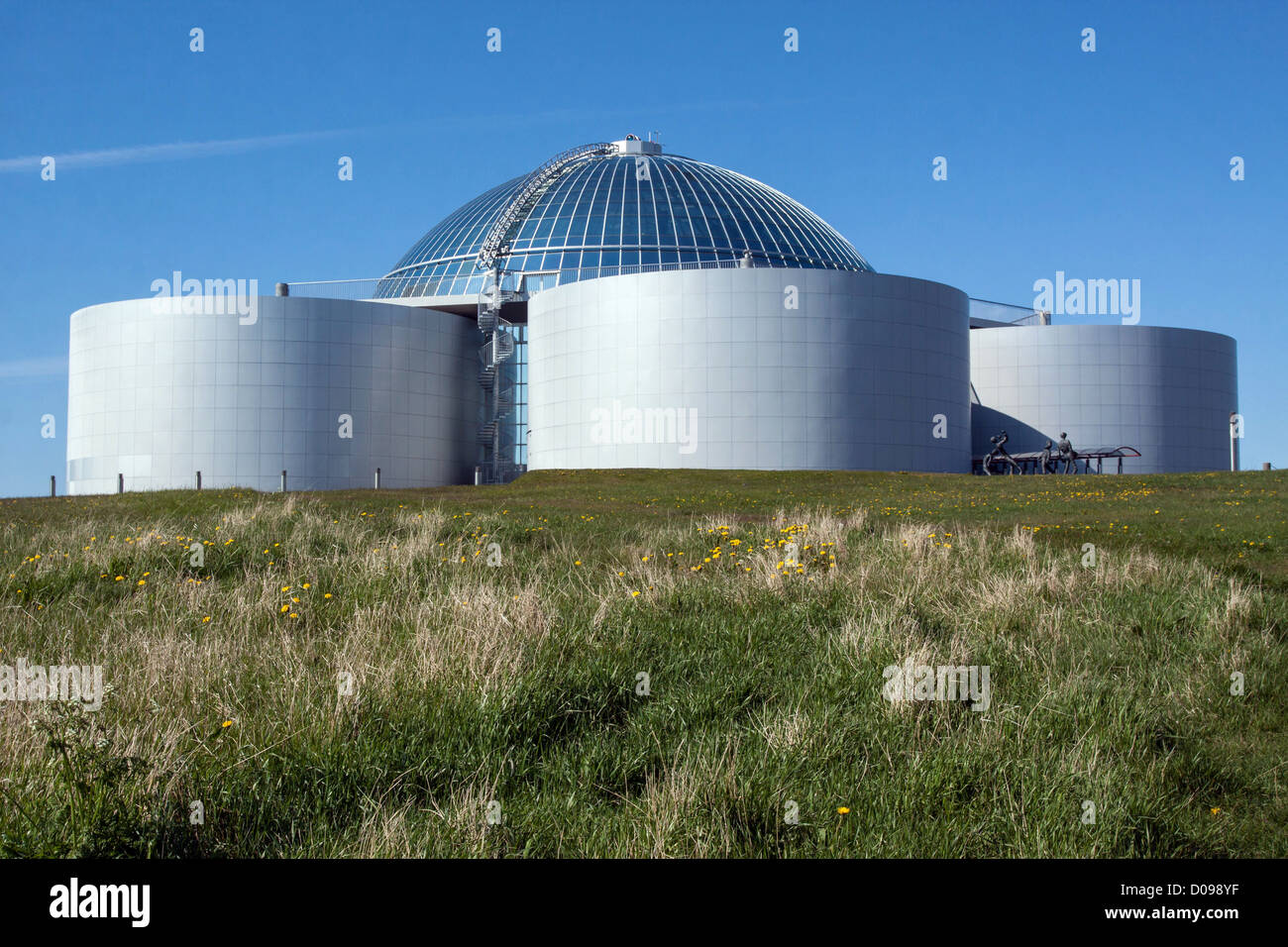 VIEW OF THE PERLAN GEOTHERMIC HOT WATER RESERVOIR OVERLOOKED BY A RESTAURANT AND OBSERVATORY OSKJUHLID HILL REYKJAVIK ICELAND Stock Photo