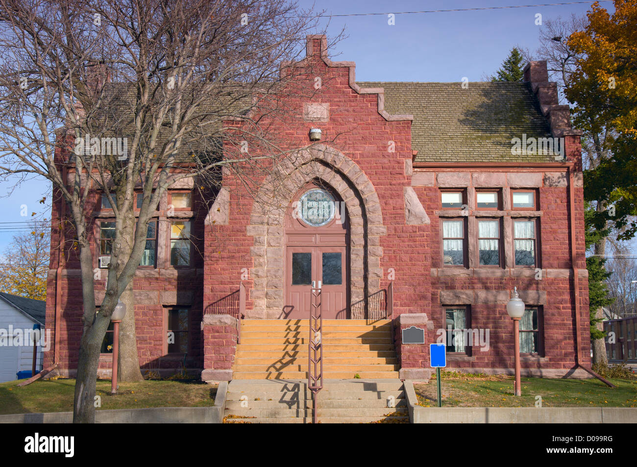 Senior citizen center building hi-res stock photography and images - Alamy