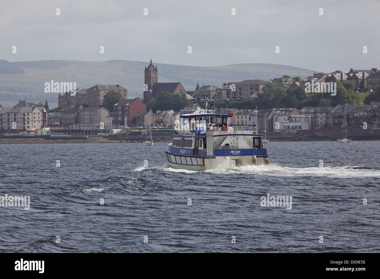 The Ali Cat ferry sails to Gourock from Dunoon Stock Photo