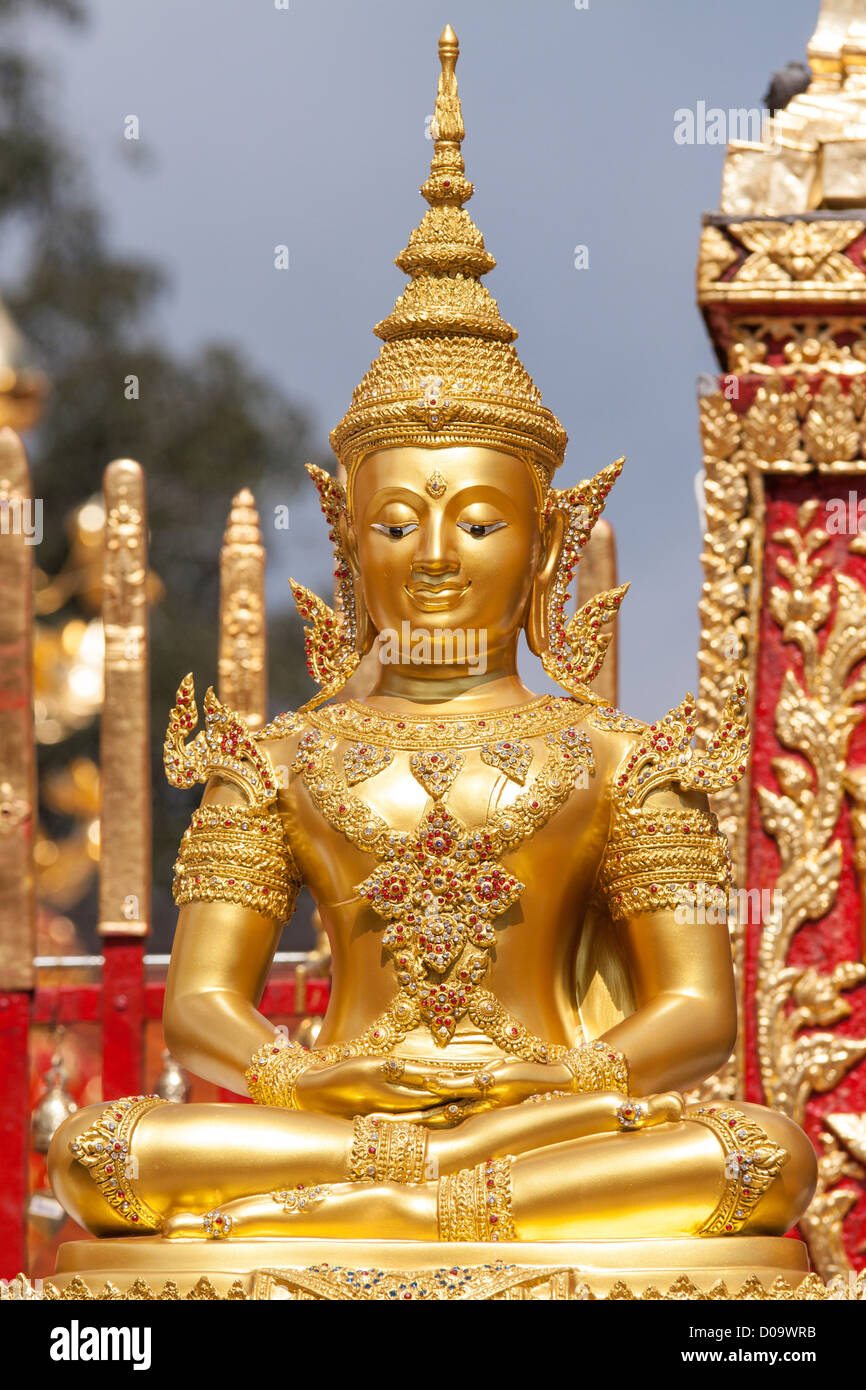 GOLDEN BUDDHA SITTING BY THE GOLDEN CHEDI OR STUPA AT THE WAT PHRA THAT DOI SUTHEP TEMPLE CHIANG MAI THAILAND ASIA Stock Photo