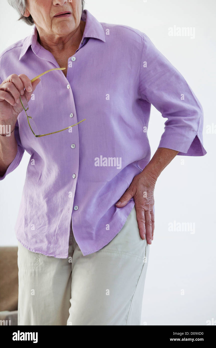 HIP PAIN IN AN ELDERLY PERSON Stock Photo - Alamy