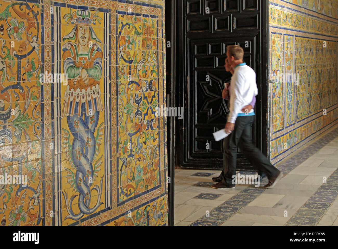 REAL ALCAZAR GOTHIC PALACE (PALACIO GOTICO) OR SALONS CHARLES V (SALAS DE LA BOVEDAS) WHERE RICH TAPESTRIES FINE AZULEJOS CAN Stock Photo