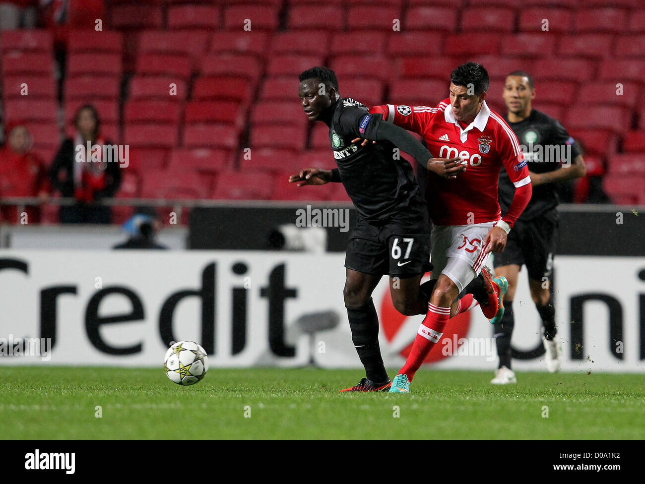 Lisbon, Portugal. 20th November 2012. Celtic'smidfielder Victor Wanyama tries to escape Benfica's midfielder Enzo Perez during the group G UEFA Champions League  football match between Benfica and Celtic at Luz Stadium in Lisbon on November 20, 2012.   Photo / Carlos Rodrigues (Photo credit should read Carlos Rodrigues ). Stock Photo