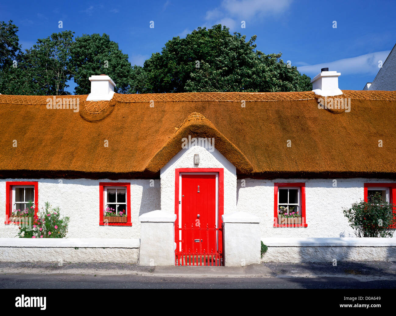 Thatched Irish Cottage High Resolution Stock Photography and Images - Alamy
