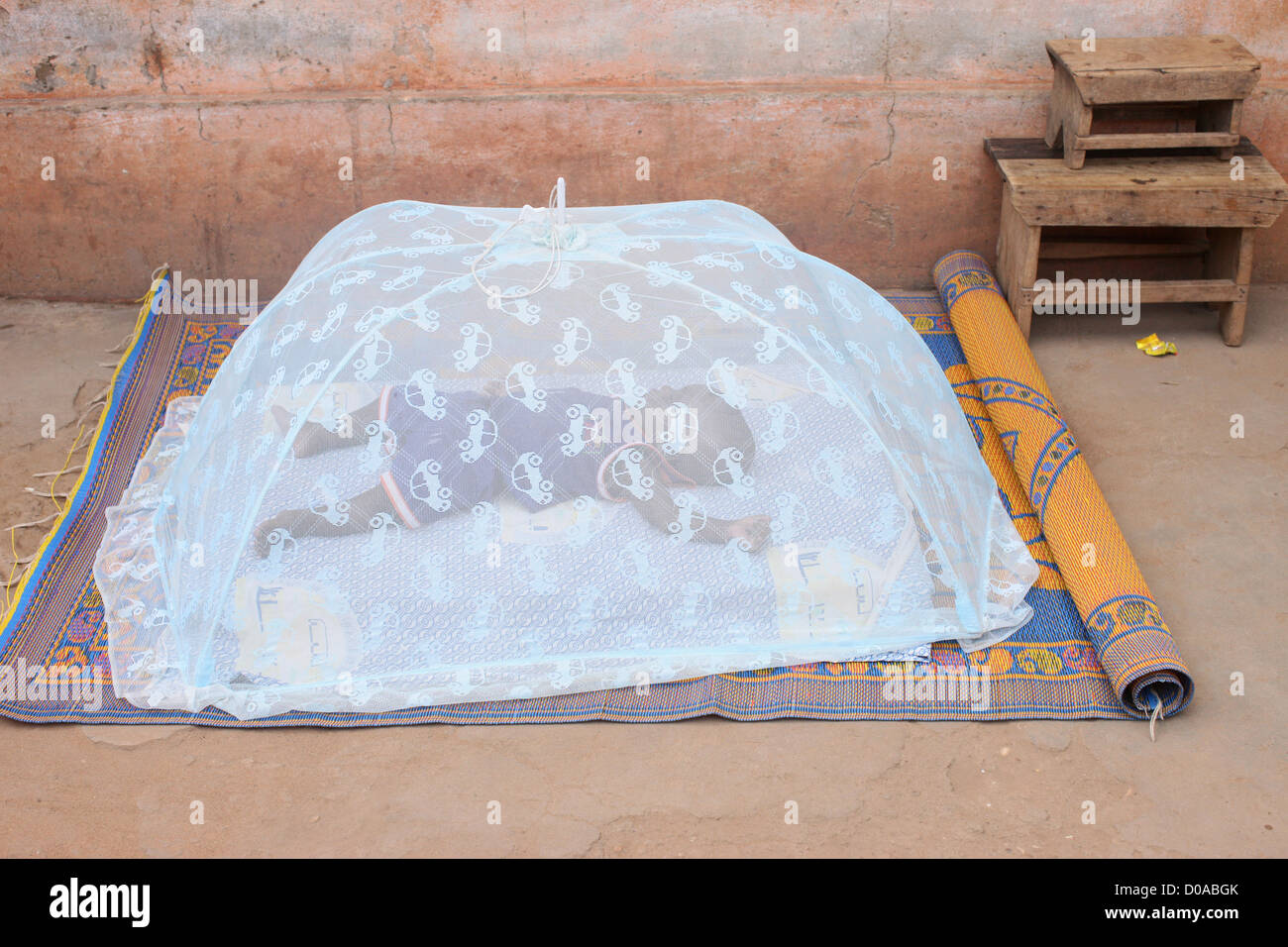 Mosquito net africa jungle hires stock photography and images Alamy