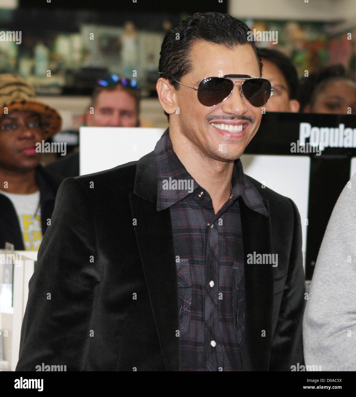 El Debarge attends a CD signing and performance at J&R Music World New York City, USA Stock Photo