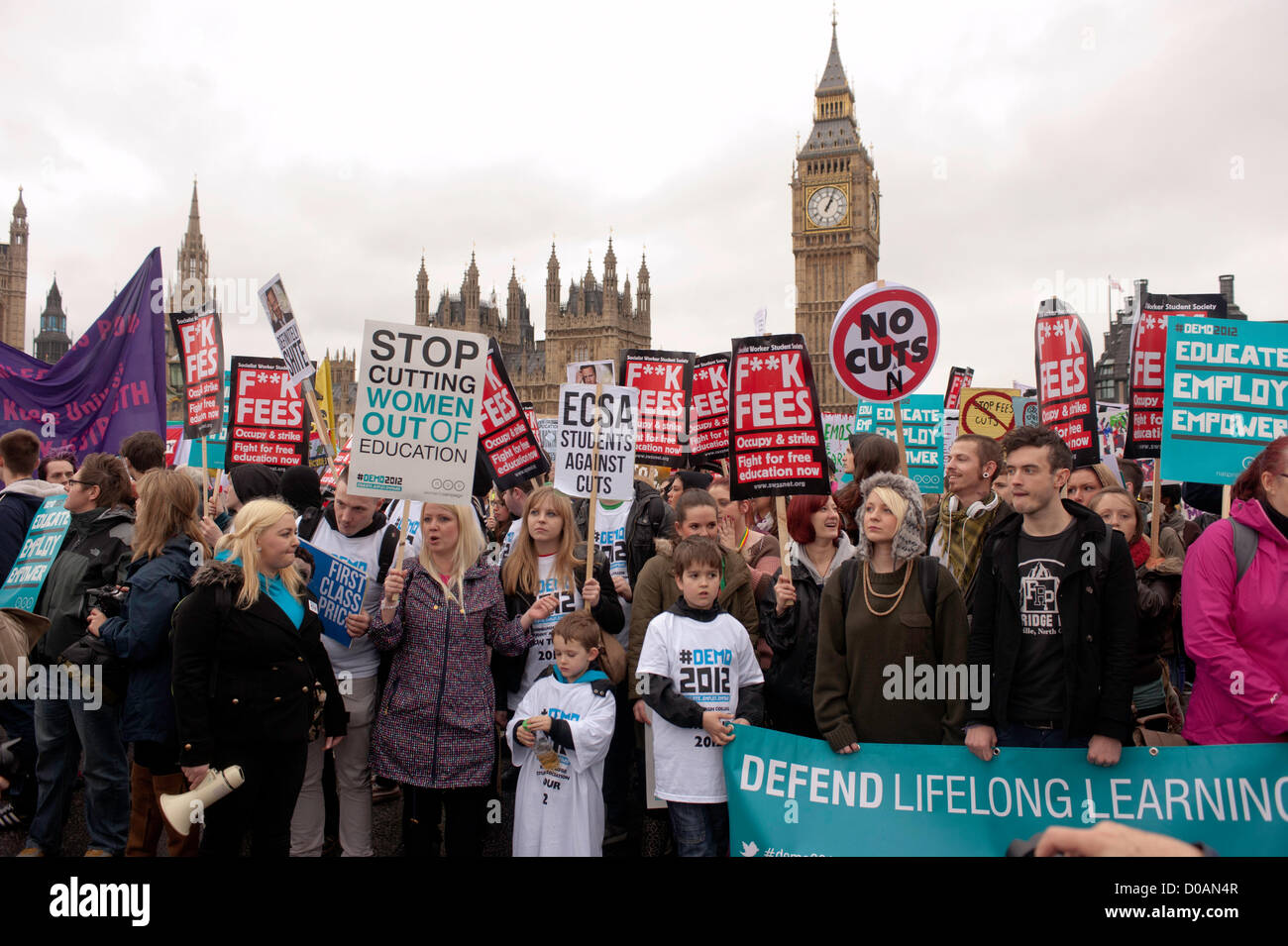 London, UK - 21 November 2012: thousand of students take part in a march organised by the National Union of Students from Temple Place to Kennington Park to protest against tuition fees and unemployment.  © pcruciatti / Alamy  Live News Stock Photo