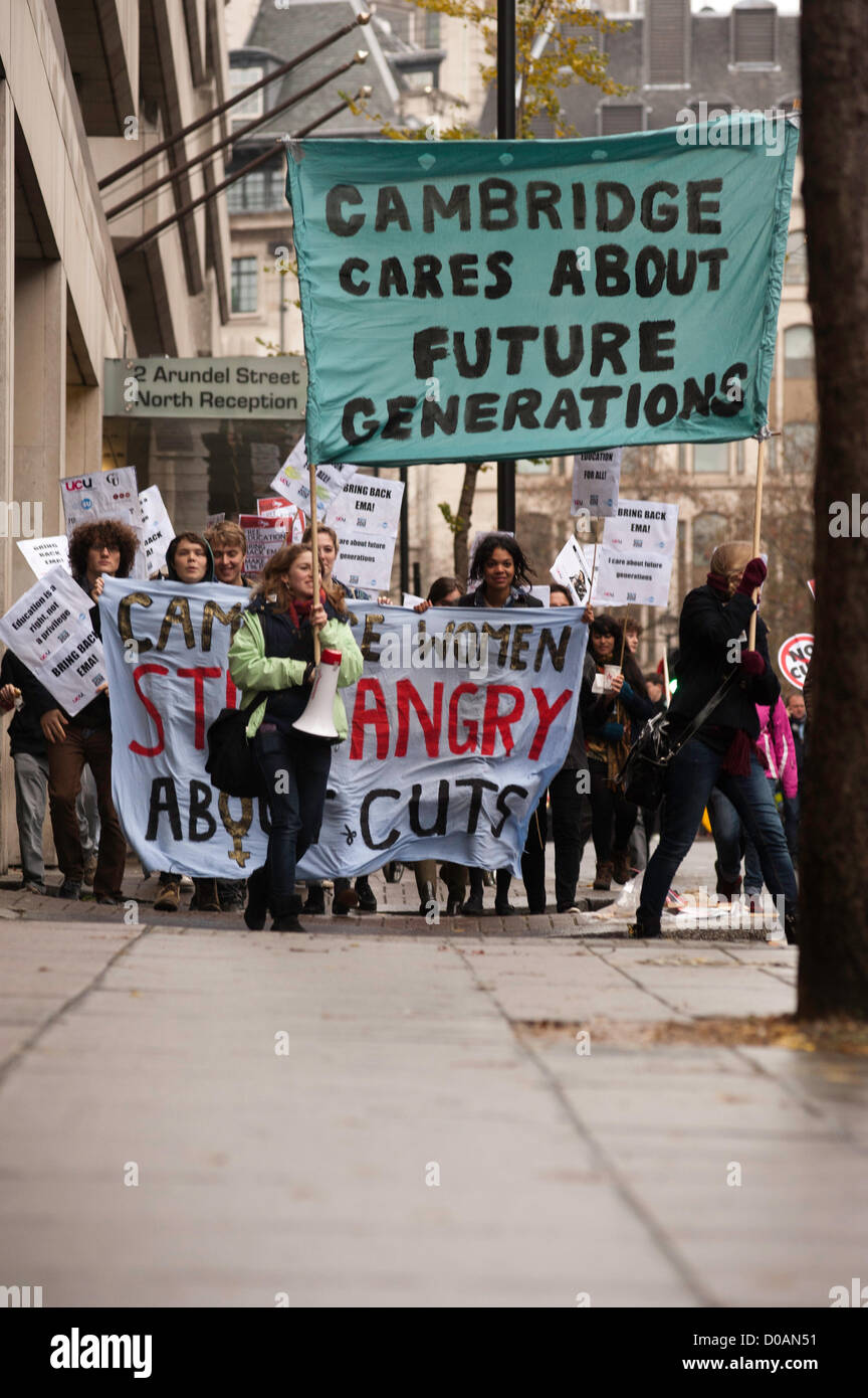London, UK - 21 November 2012: students hold a banner reading 'Cambridge cares about future generations' during the march organised by the National Union of Students from Temple Place to Kennington Park to protest against tuition fees and unemployment.  © pcruciatti / Alamy  Live News Stock Photo