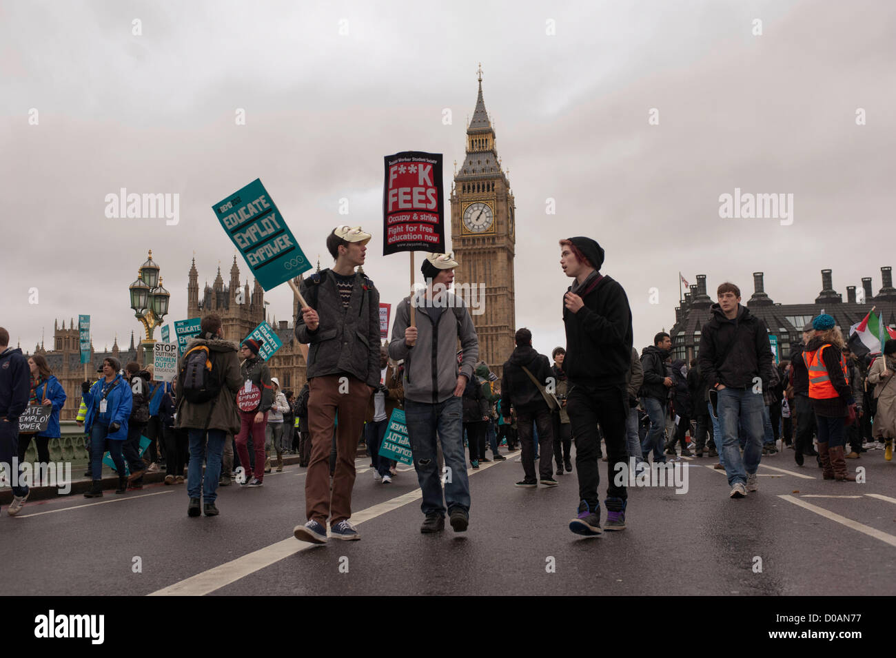London, UK - 21 November 2012: thousand of students take part in a march organised by the National Union of Students from Temple Place to Kennington Park to protest against tuition fees and unemployment.  © pcruciatti / Alamy  Live News Stock Photo