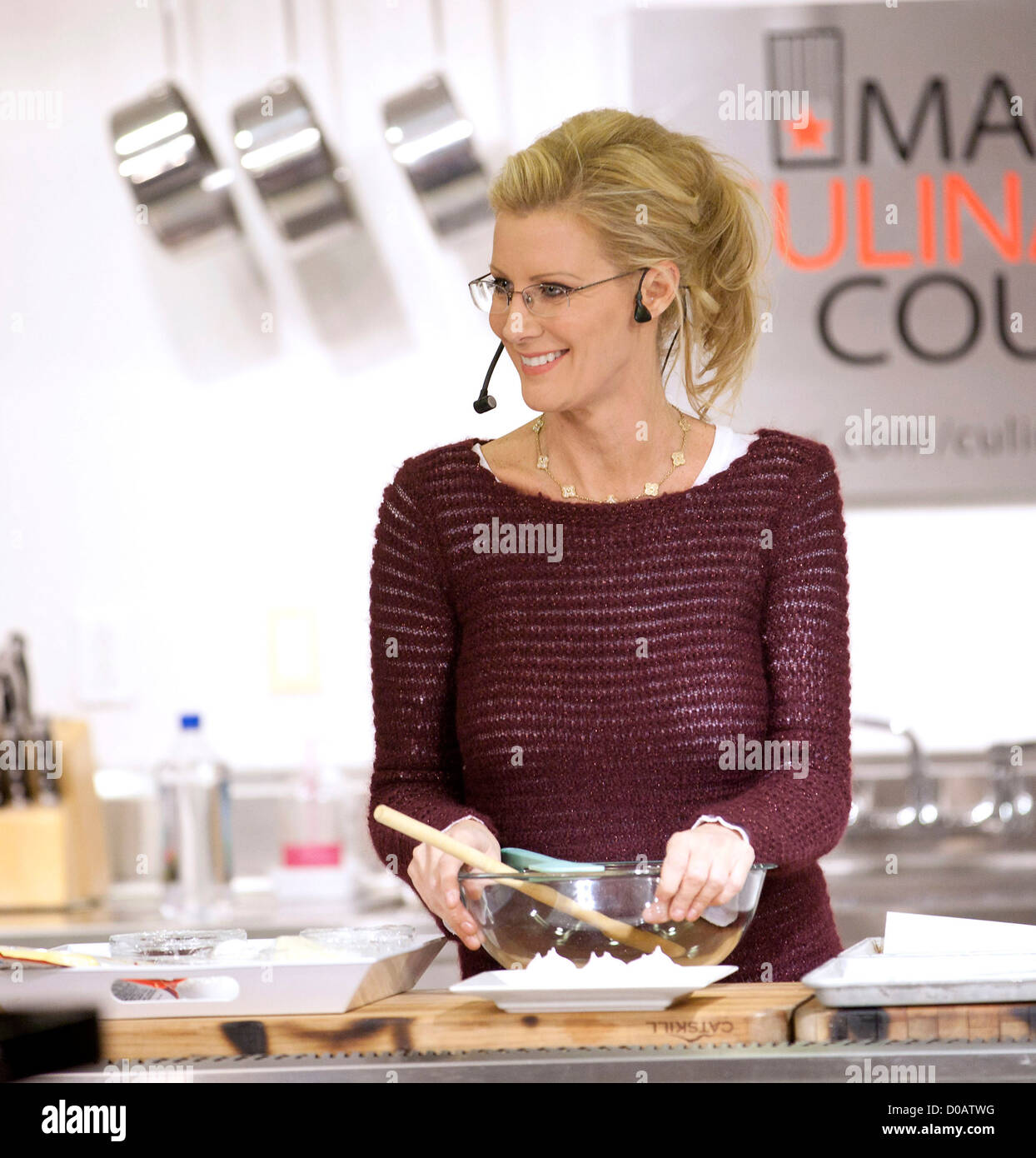 Sandra Lee at her book promotion "Sandra Lee Semi-Homemade The Complete ...
