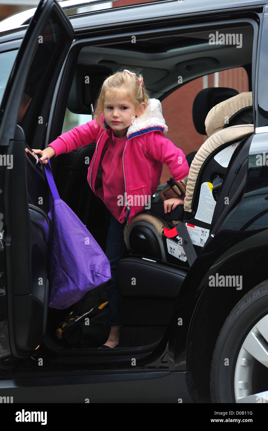 Jennifer Garner and Ben Afflecks eldest daughter Violet Affleck arrives