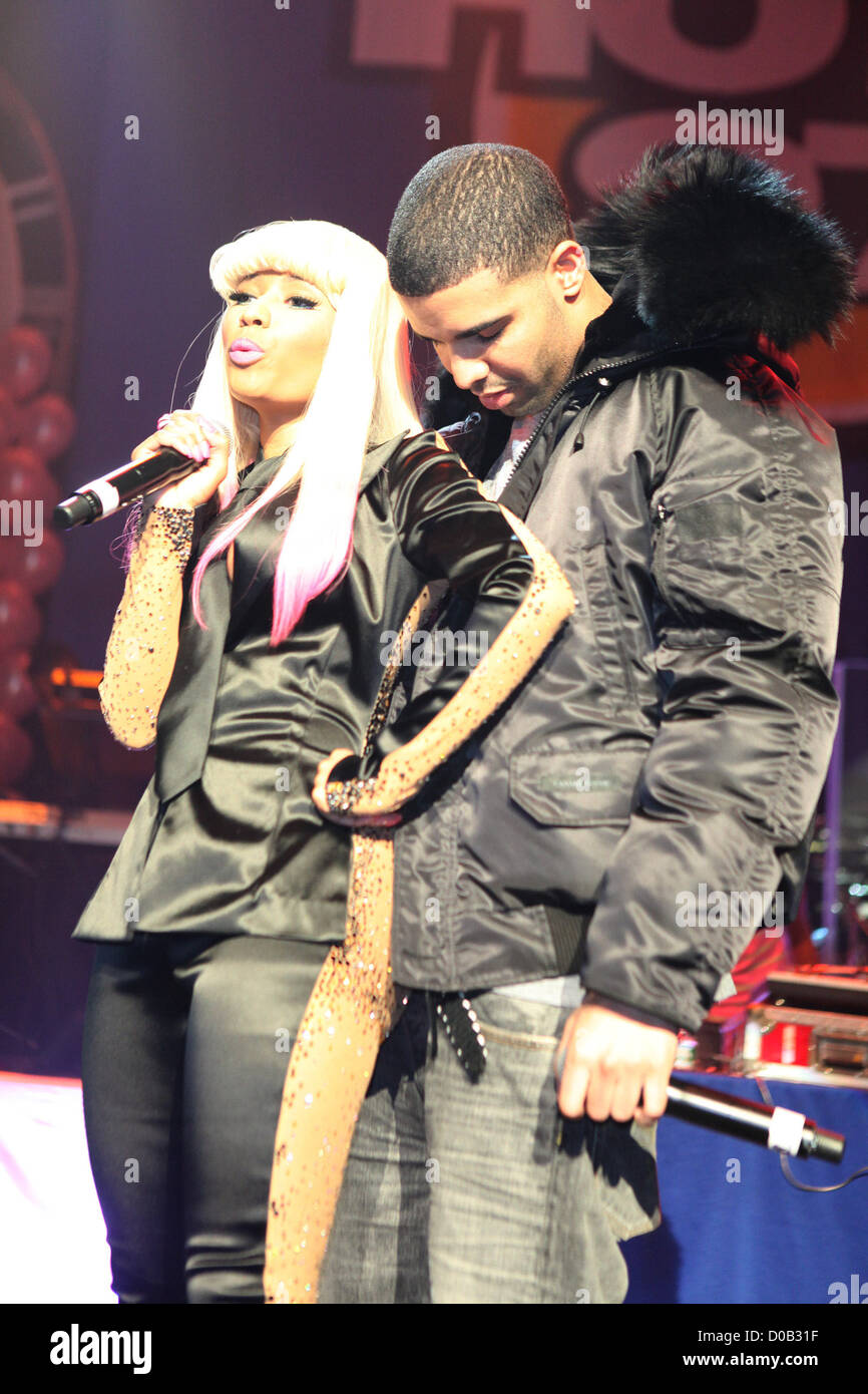 Drake And Nicki Minaj Nicki Minaj Performs Live At The Hammerstein Stock Photo Alamy Drake And Nicki Minaj Nicki Minaj Performs Live At The Hammerstein Stock Photo Alamy
