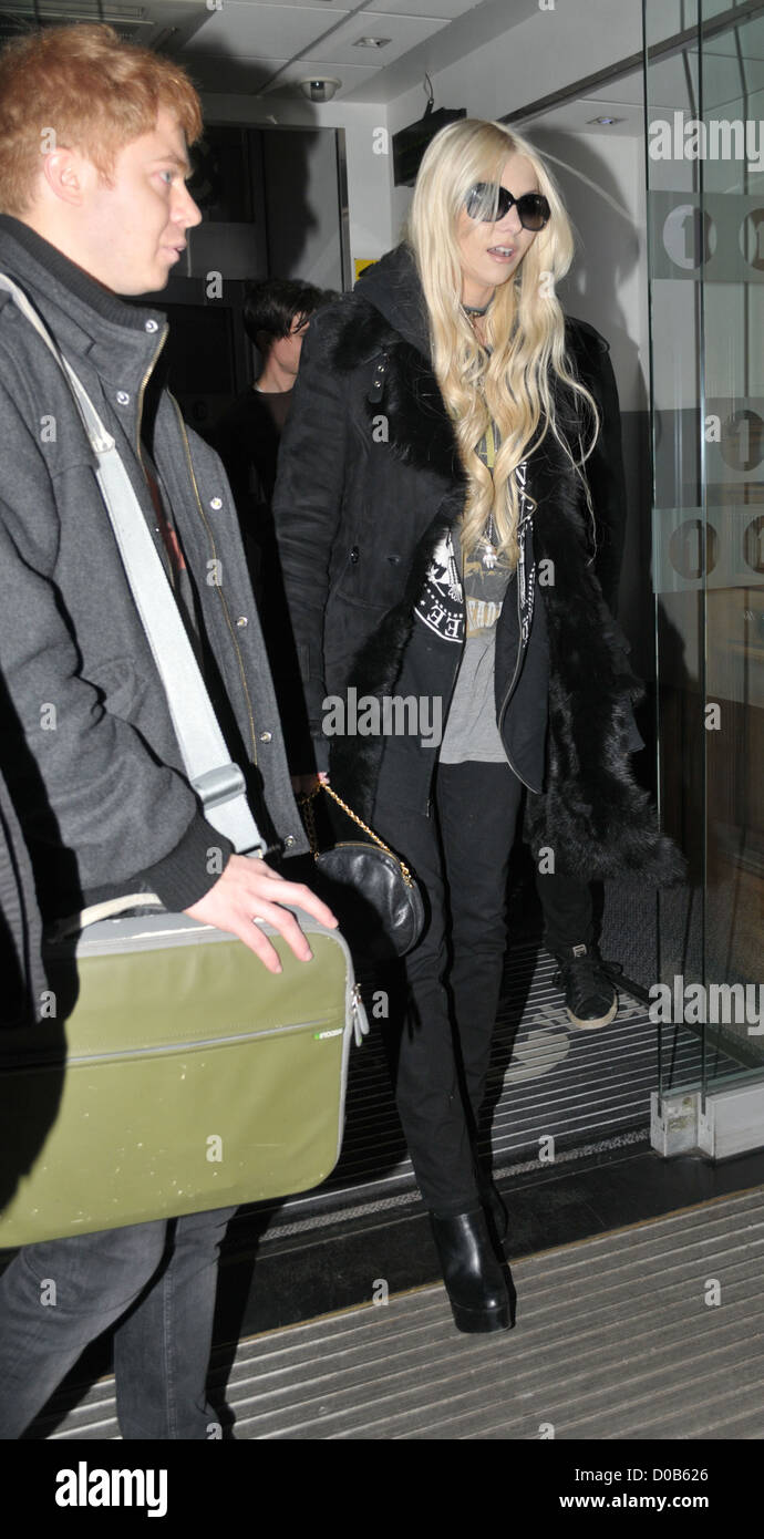 Taylor Momsen leaves the BBC Radio 1 studios London, England - 11.12.10 Stock Photo