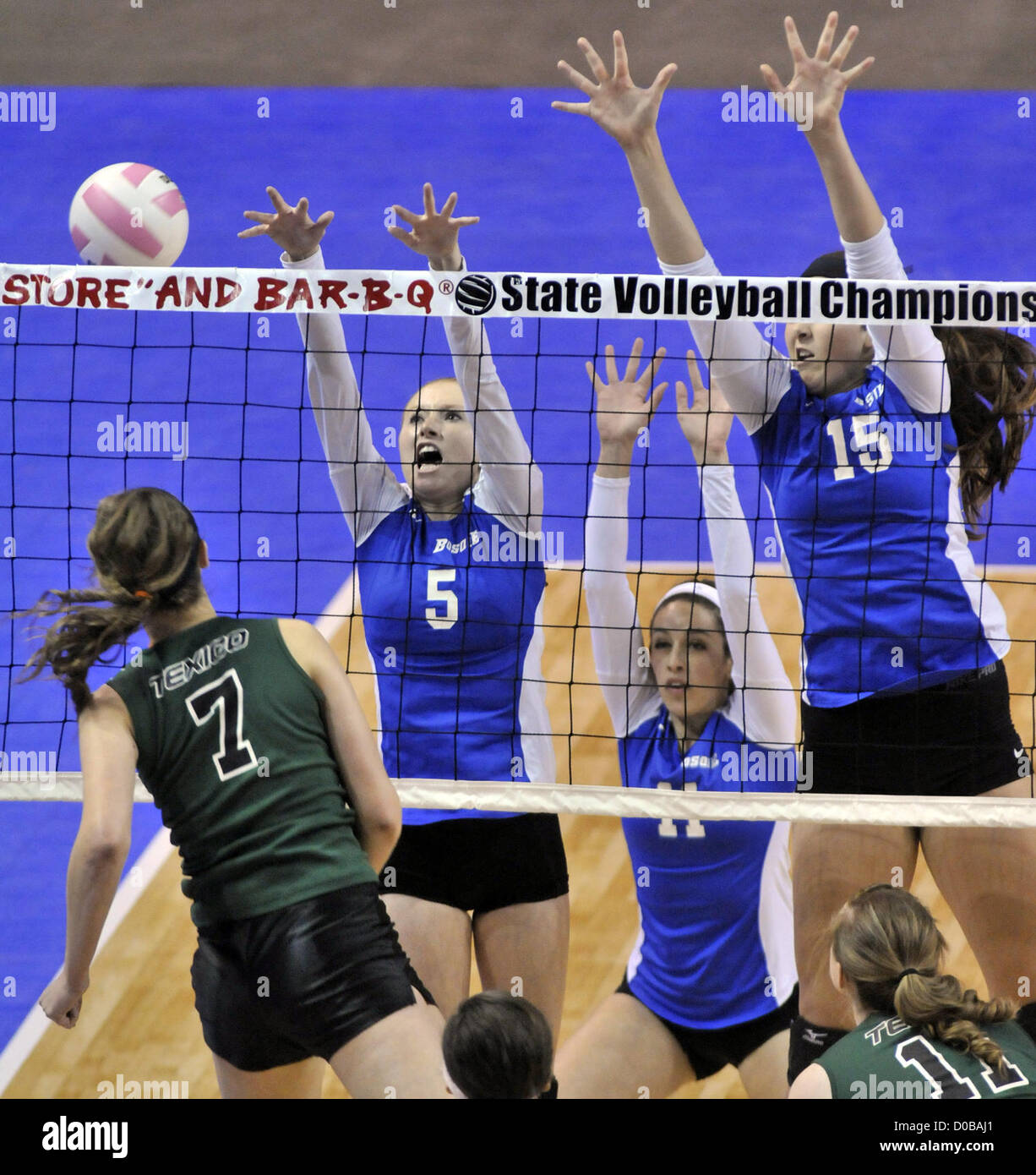 Nov. 17, 2012 Rio Rancho, NM, U.S. Greg Sorber Bosque's Alyson Murphy, 5, Lexi Grady, 11