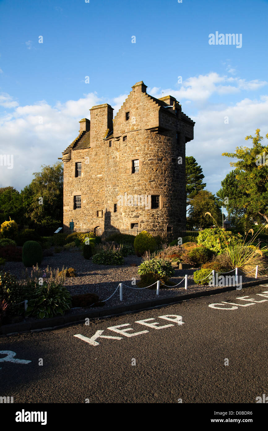 Claypotts Castle, Broughty Ferry, Dundee, Scotland Stock Photo Alamy
