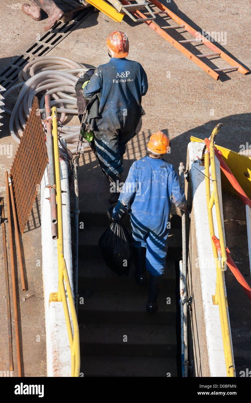 Industrial hard hats hi-res stock photography and images - Alamy