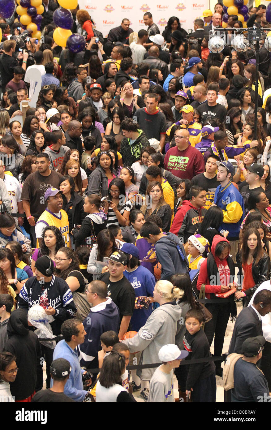 Shannon Brown’s with his 25th birthday cake at Millions of Milkshakes