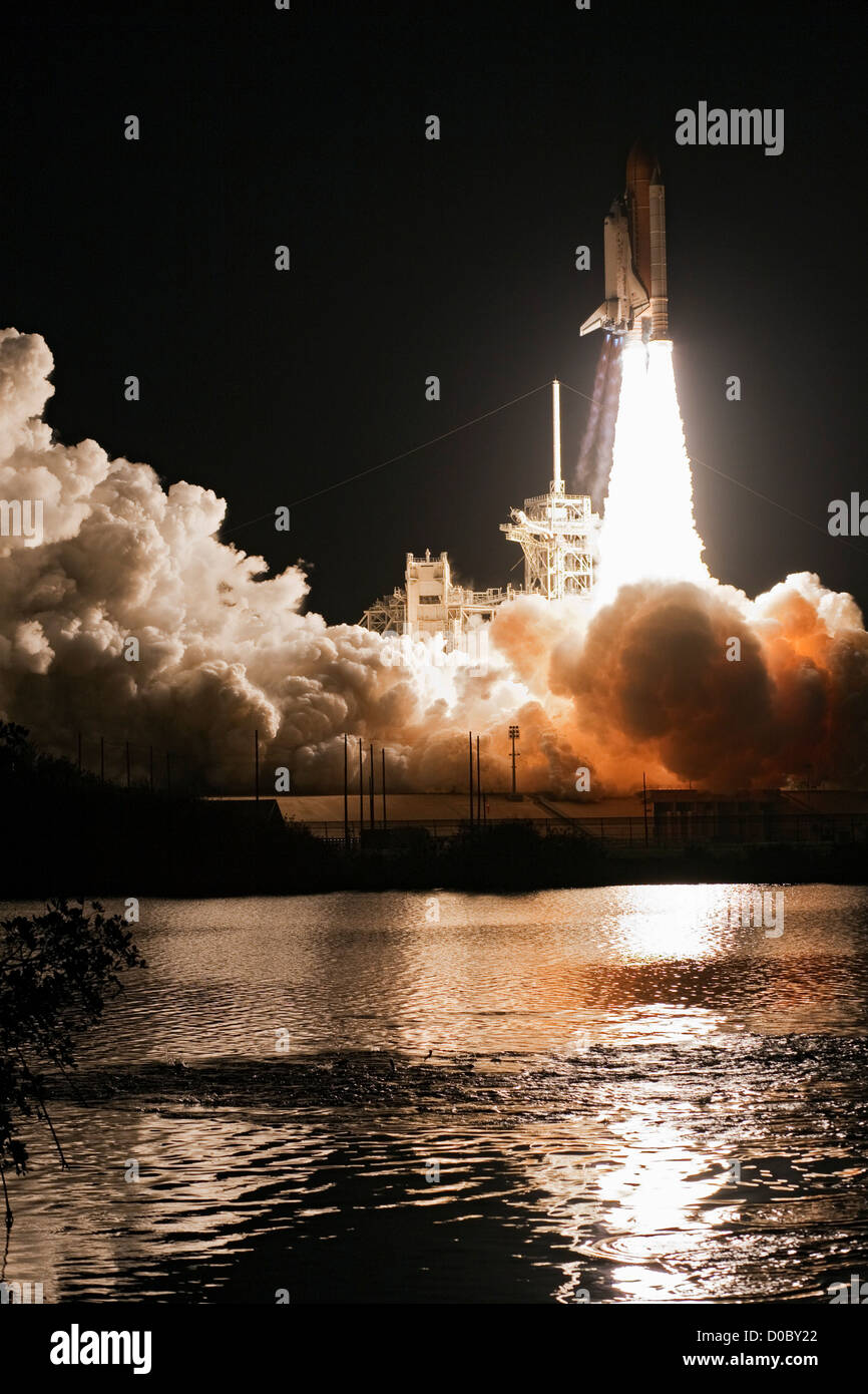 Launch of Space Shuttle Discovery Stock Photo - Alamy