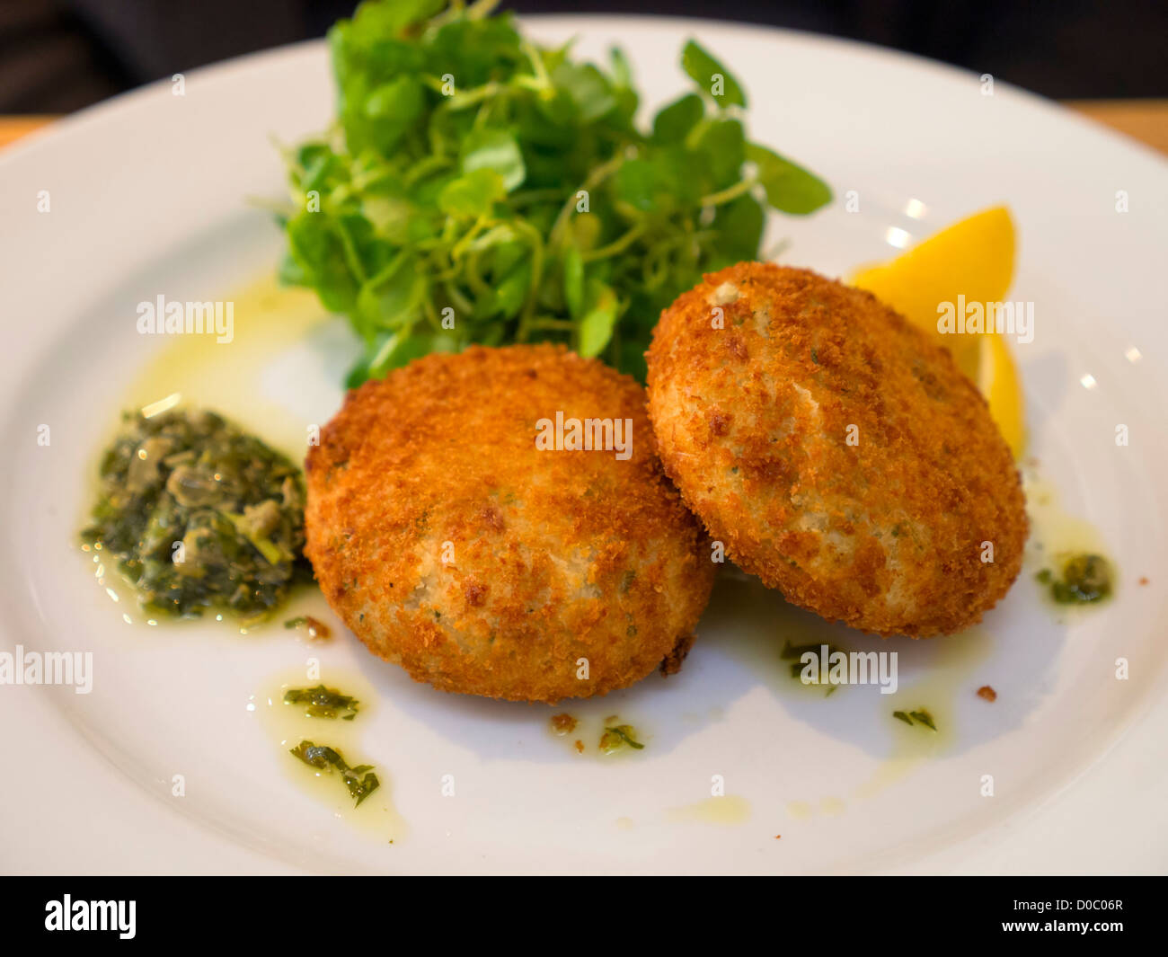 Fishcake and salad hi-res stock photography and images - Alamy