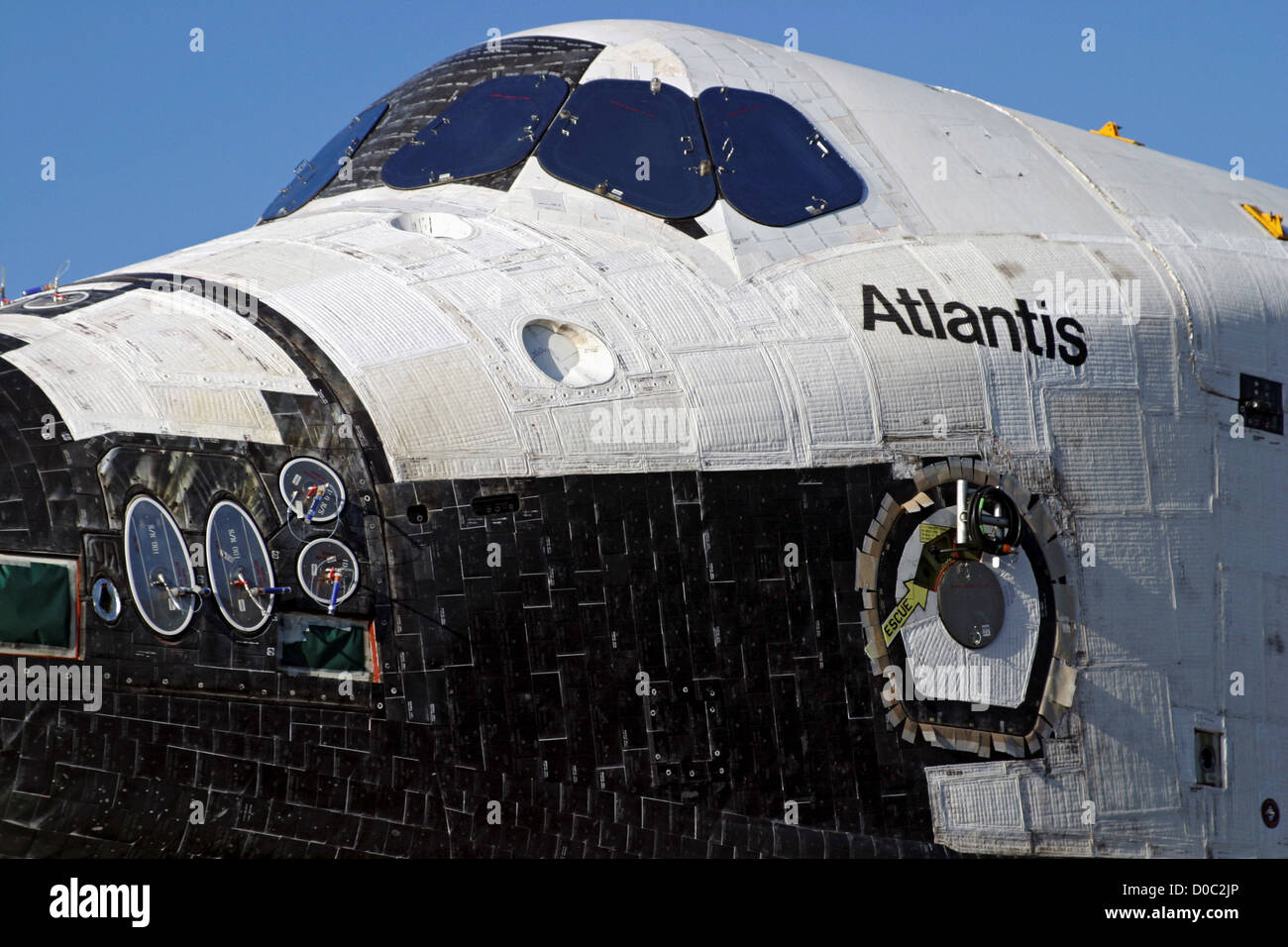 Shuttle Atlantis, closeup of the nose, rolls over to the Vehicle Assembly  Building for launch on mission STS-115 Stock Photo - Alamy