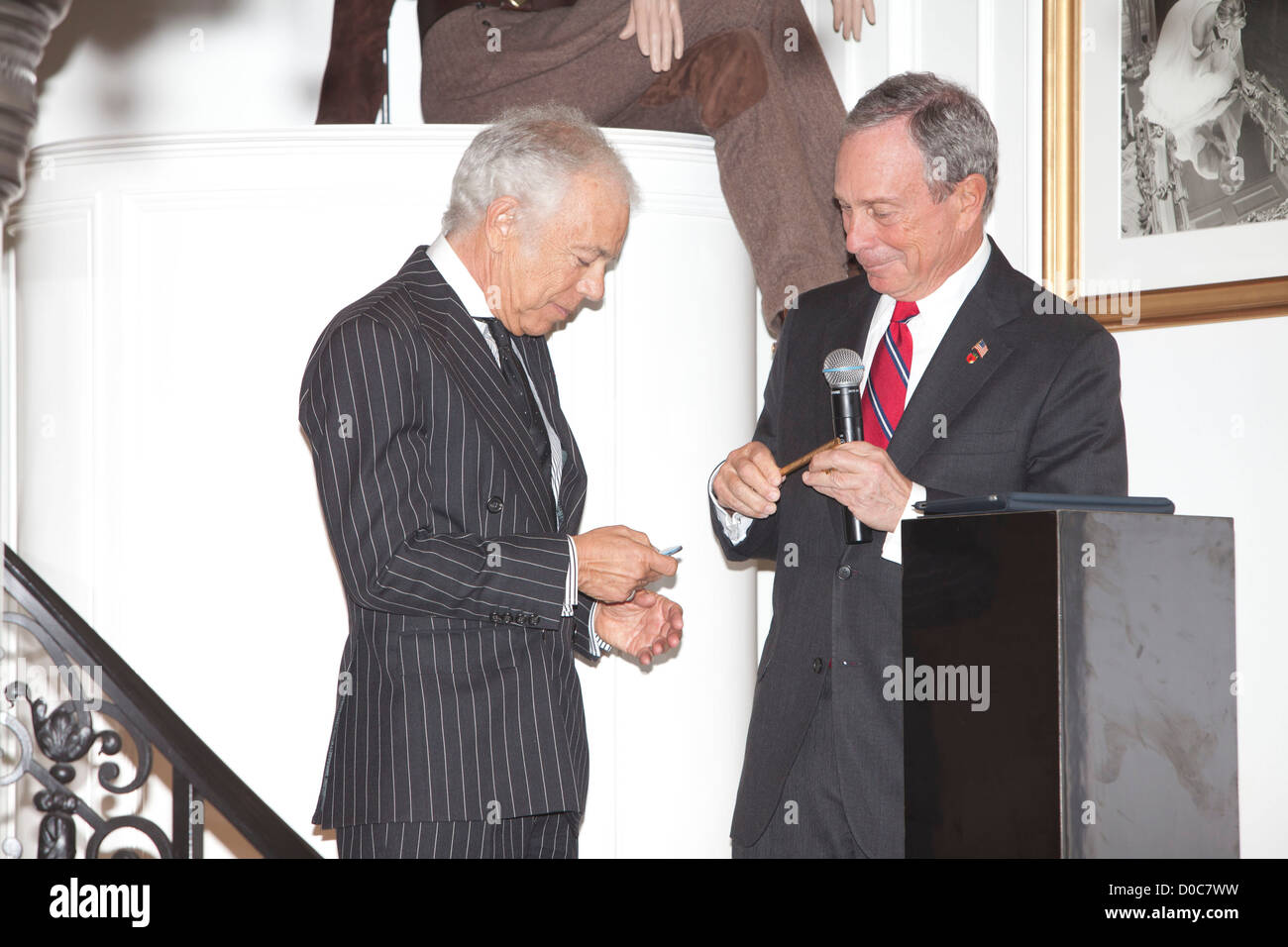 Ralph Lauren and Mayor Michael Bloomberg Ralph Lauren receives the key to  New York City at the opening of his new store at 888 Stock Photo - Alamy