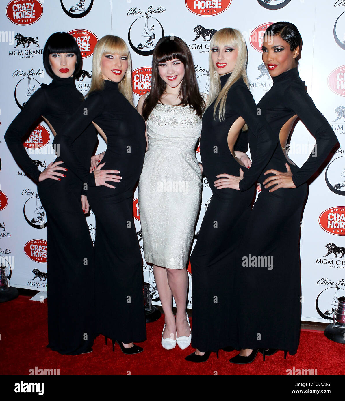 Crazy horse dancers hires stock photography and images Alamy