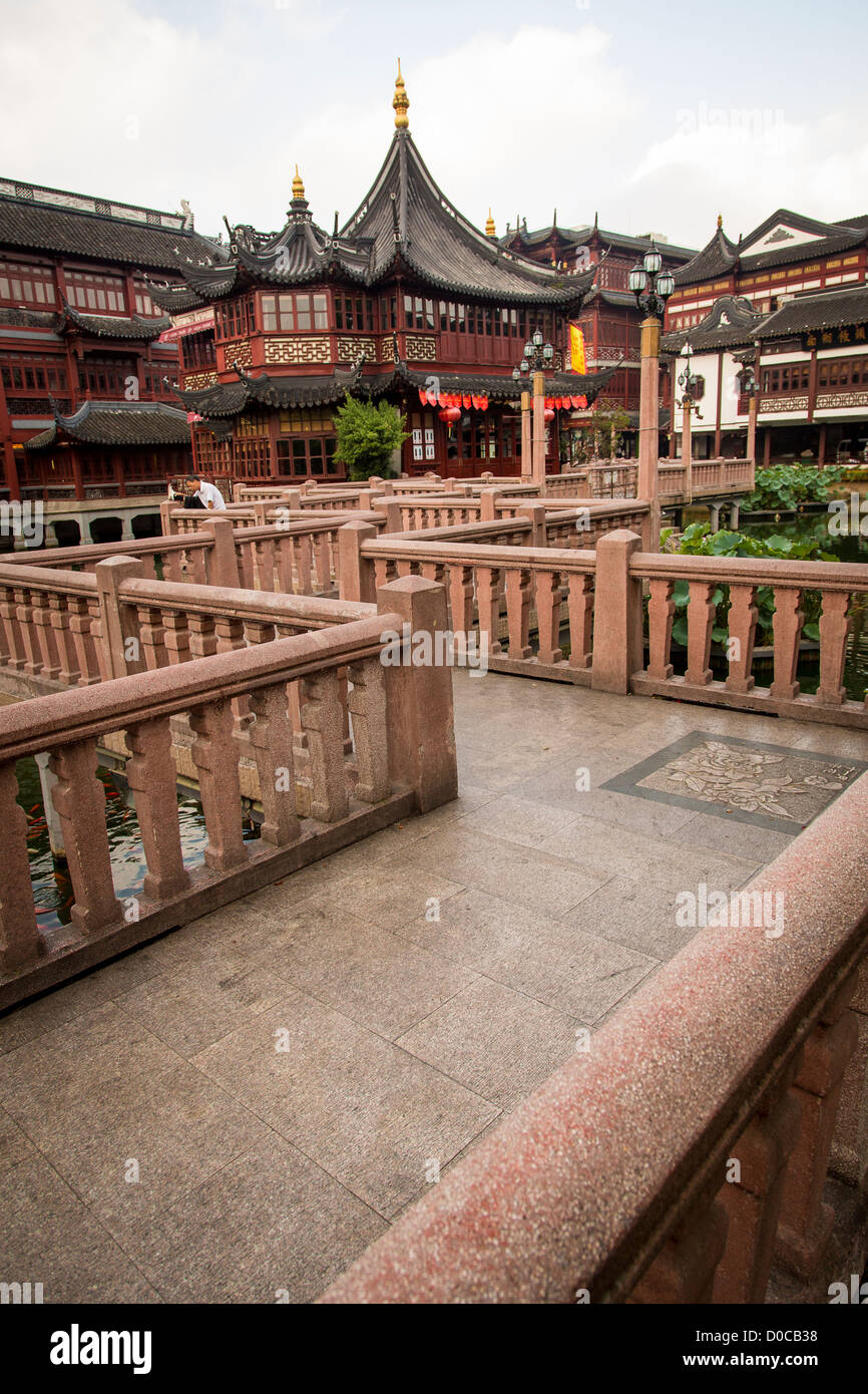 The zigzag bridge leading to the Huxinting Teahouse in Yu Yuan Gardens Shanghai, China Stock Photo