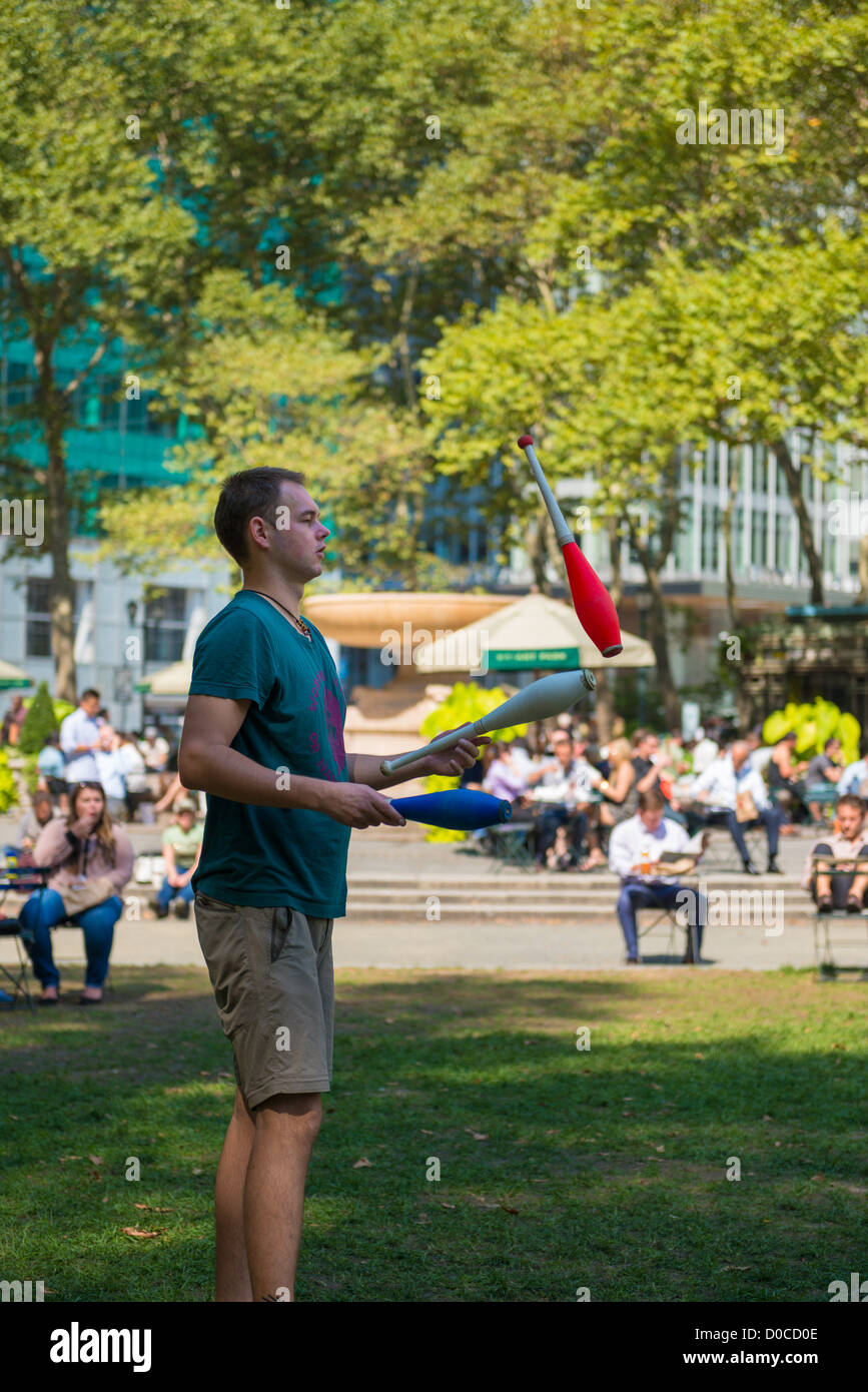 Free juggling lessons in Bryant Park, New York Stock Photo Alamy