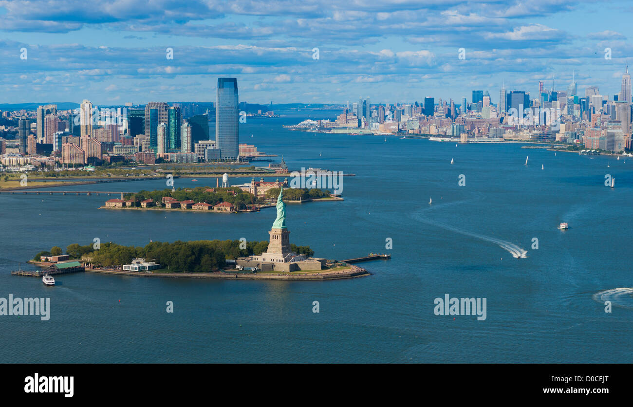 Panorama of New York Statue of Liberty, Manhattan and Hudson river