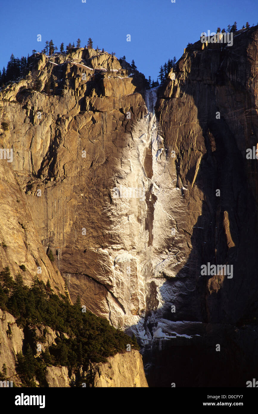 Winter Waterfall Yosemite Frozen High Resolution Stock Photography And Images Alamy