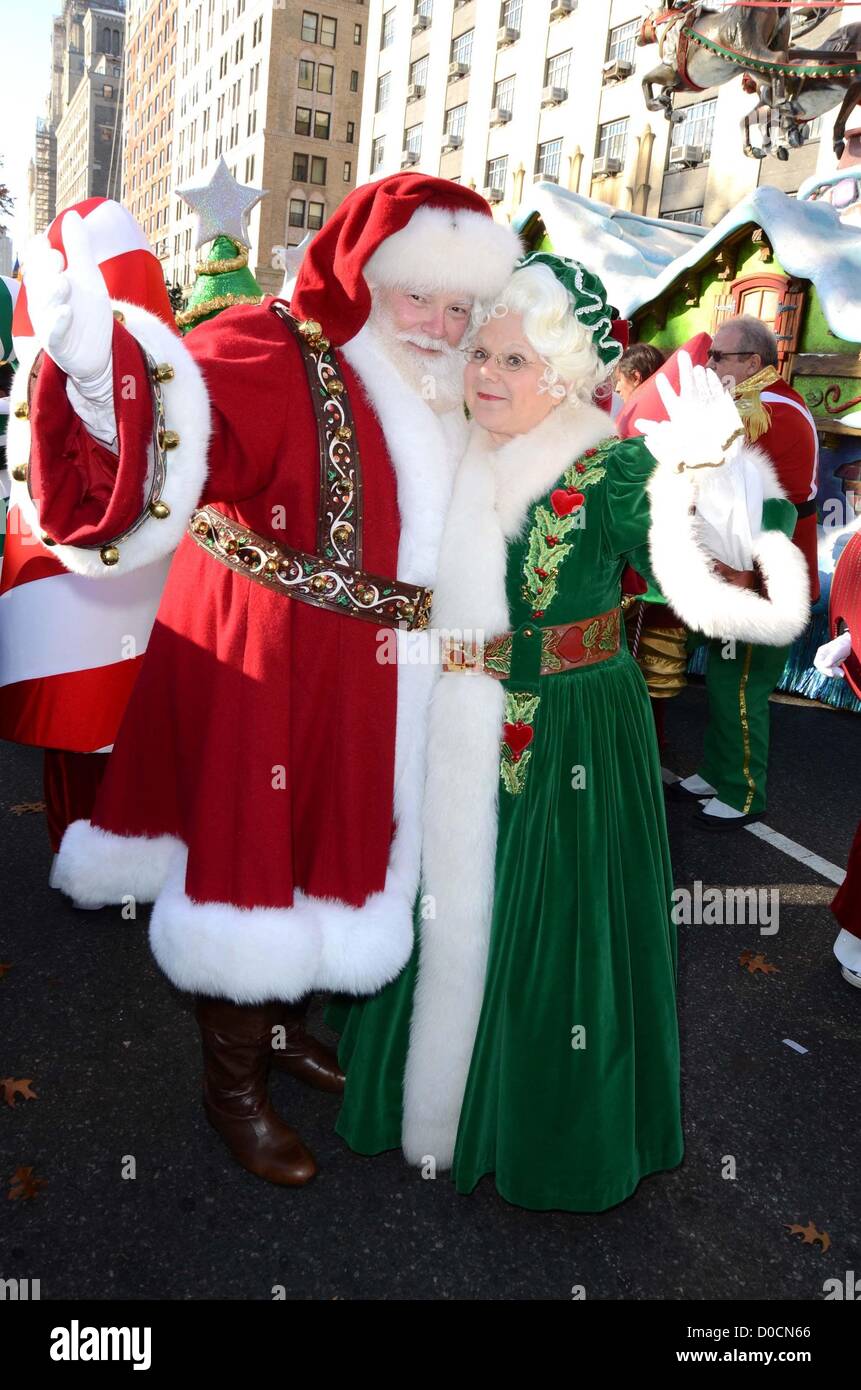 Macys day parade santa hires stock photography and images Alamy