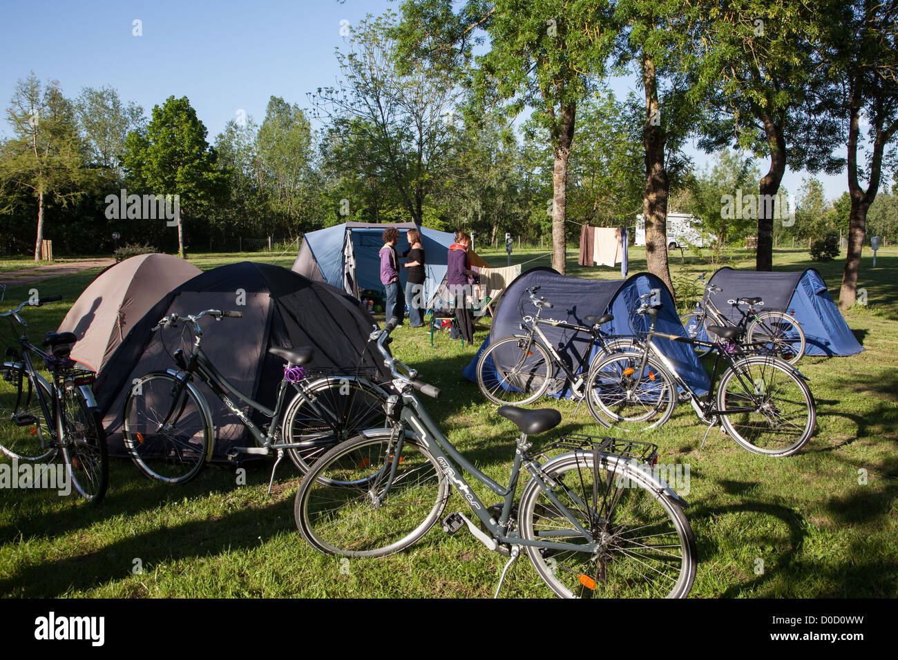 CYCLISTS TENTS ON CAMPSITE BELLE RIVE LABELLED 'LA LOIRE EN VELO' (THE  LOIRE BIKE) VILLAGE CANDES-SAINT-MARTIN INDRE-ET-LOIRE Stock Photo - Alamy