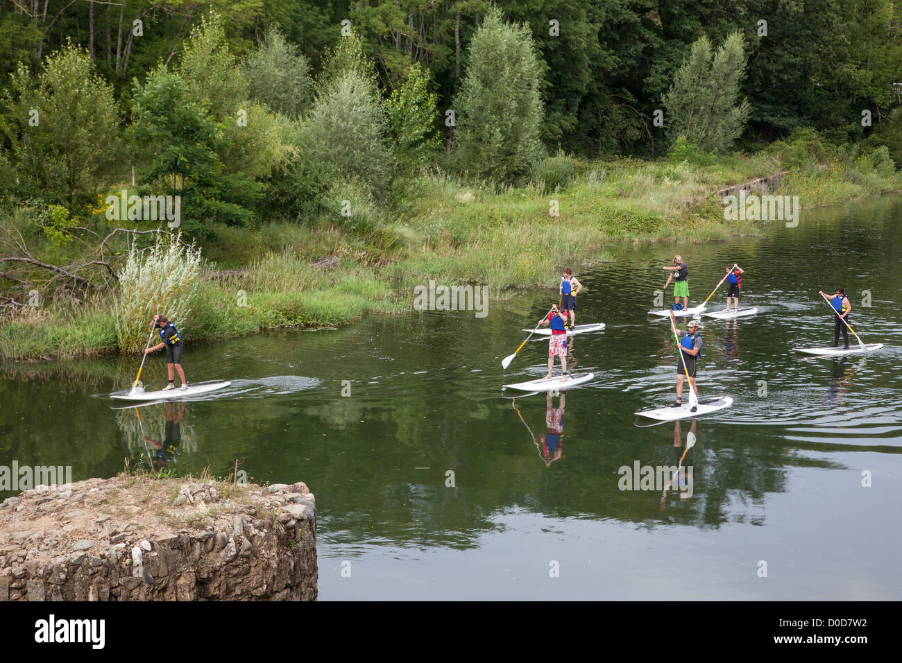SUP ACTIVITY STAND UP PADDLE GOING DOWN THE LOT RIVER STANDING ON A SURFBOARD SAINTE-EULALIE D'OLT AVEYRON (12) FRANCE Stock Photo