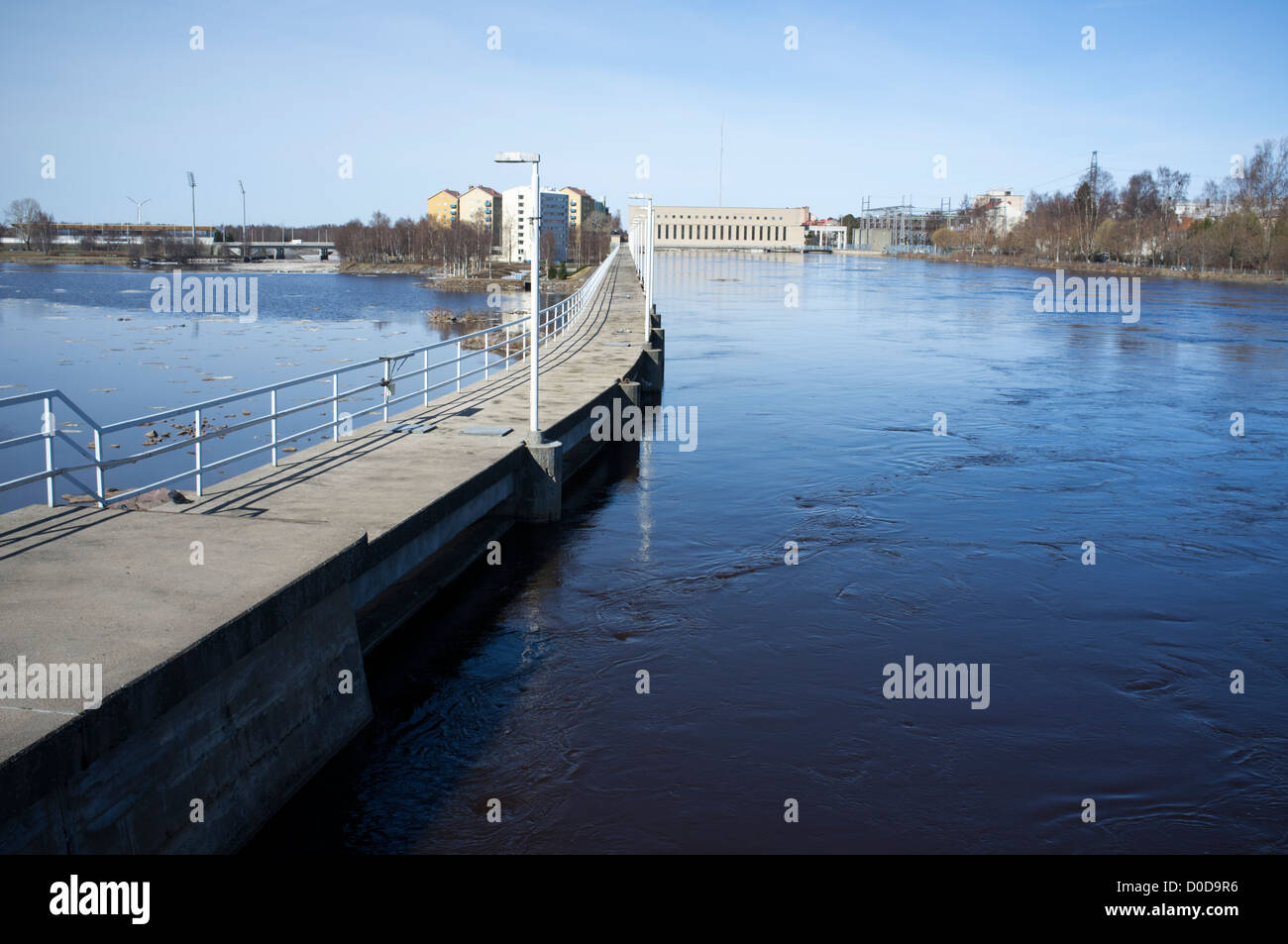 Power plant's dam splits the Oulujoki river into two, the old river bed