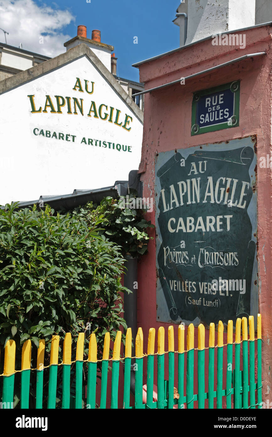 THE LAPIN AGILE PARISIAN CABARET BOUGHT IN 1913 ARISTIDE BRUANT MEETING PLACE FOR ARTISTS AT START 20TH CENTURY BUTTE Stock Photo