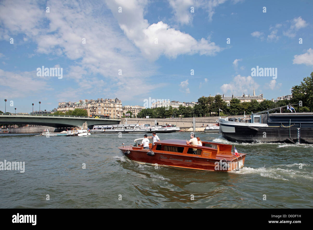 PRIVATE LUXURY CRUISE ON THE SEINE WITH THE RIVER LIMOUSINE COMPANY PARIS (75) FRANCE Stock Photo