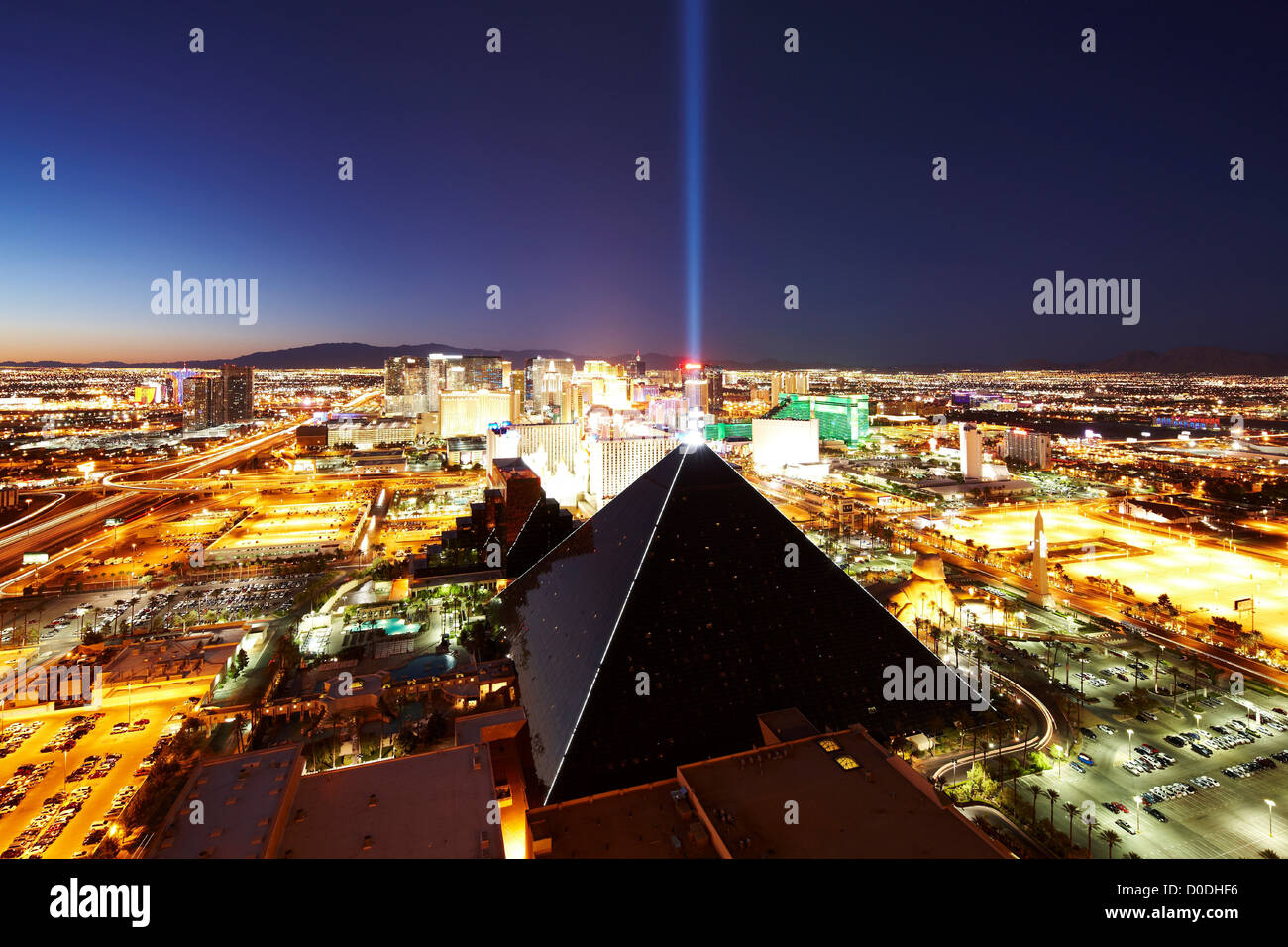 Las Vegas Skyline At Night Stock Photo Alamy las-vegas-skyline-at-night-stock-photo-alamy