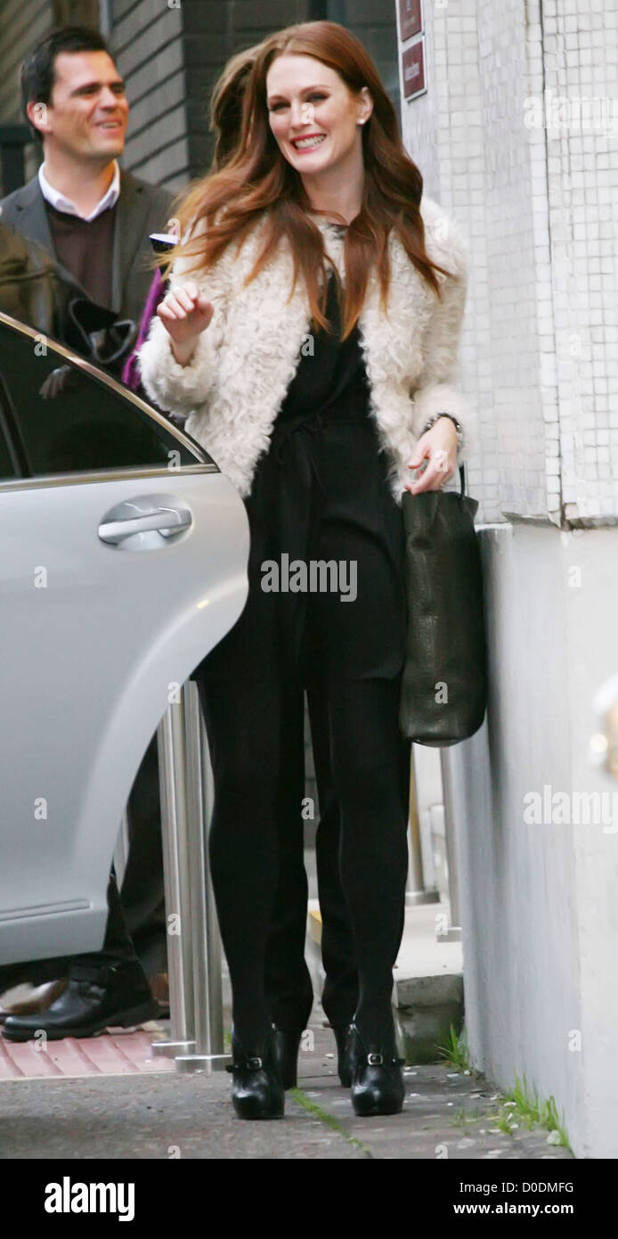 Julianne Moore outside the ITV studios London, England - 26.10.10 Stock
