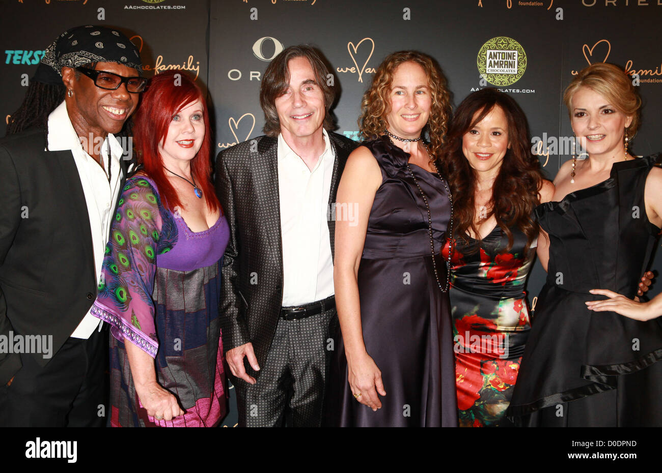 Nile Rogers, Kate Pierson, Jackson Browne, and his wife, Rosie perez