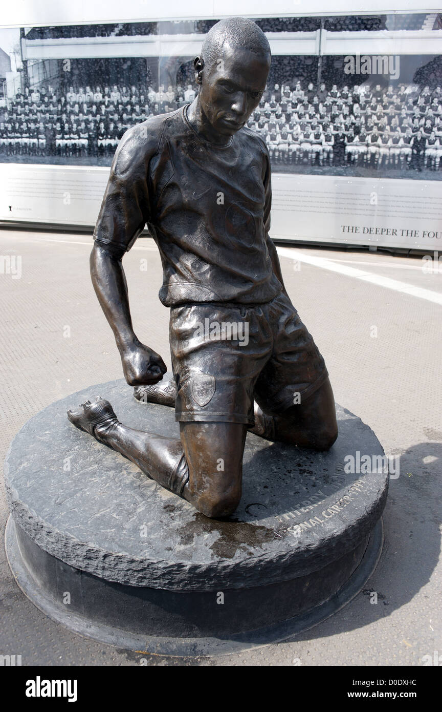 Statue of Thierry Henry at Emirates Stadium, home to Arsenal Football Club  Stock Photo - Alamy