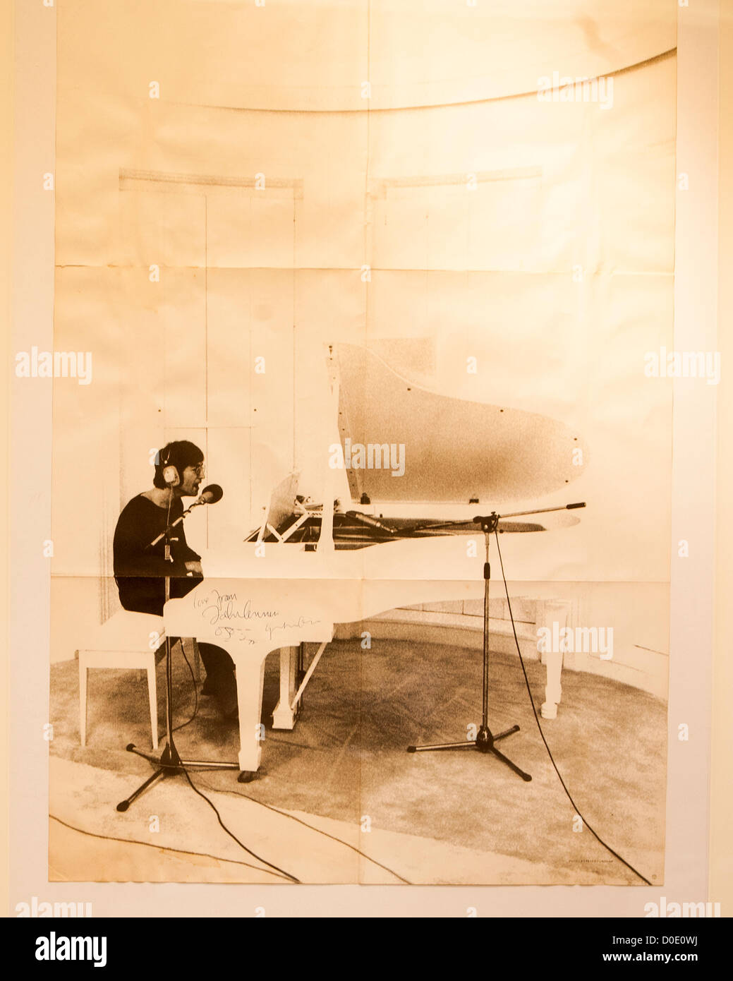 John lennon piano auction hi-res stock photography and images - Alamy