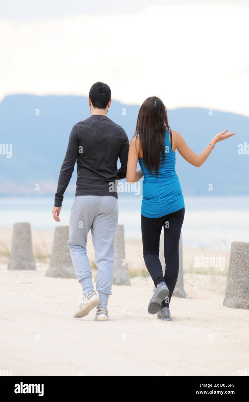 Two people walking away from each other hi-res stock photography and ...