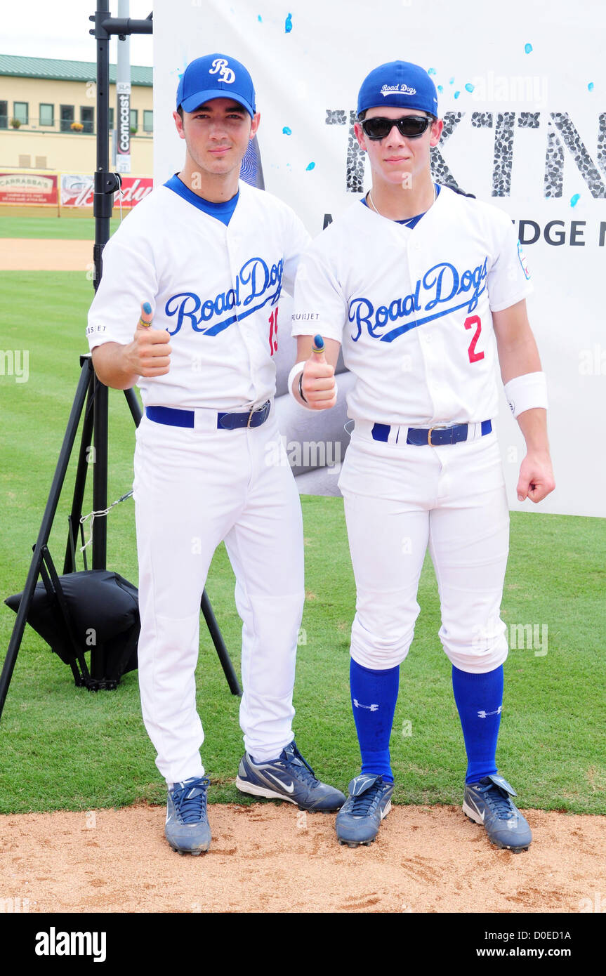 Kevin Jonas and Nick Jonas Jonas Brothers participate in softball Stock  Photo - Alamy