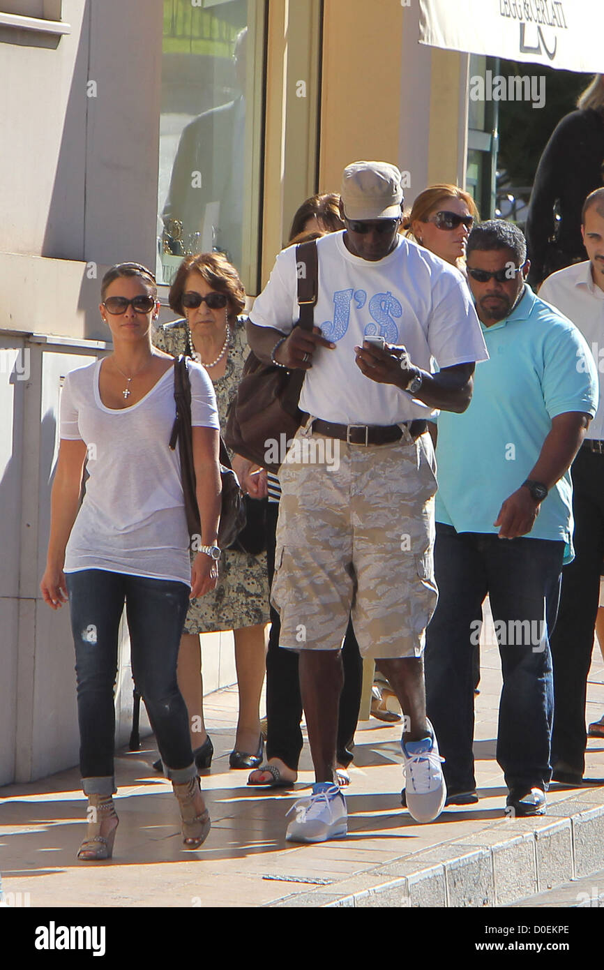 Michael Jordan with his girlfriend Yvette Prieto on vacation in Monaco. The  former basket ball player was spotted buying for Stock Photo - Alamy