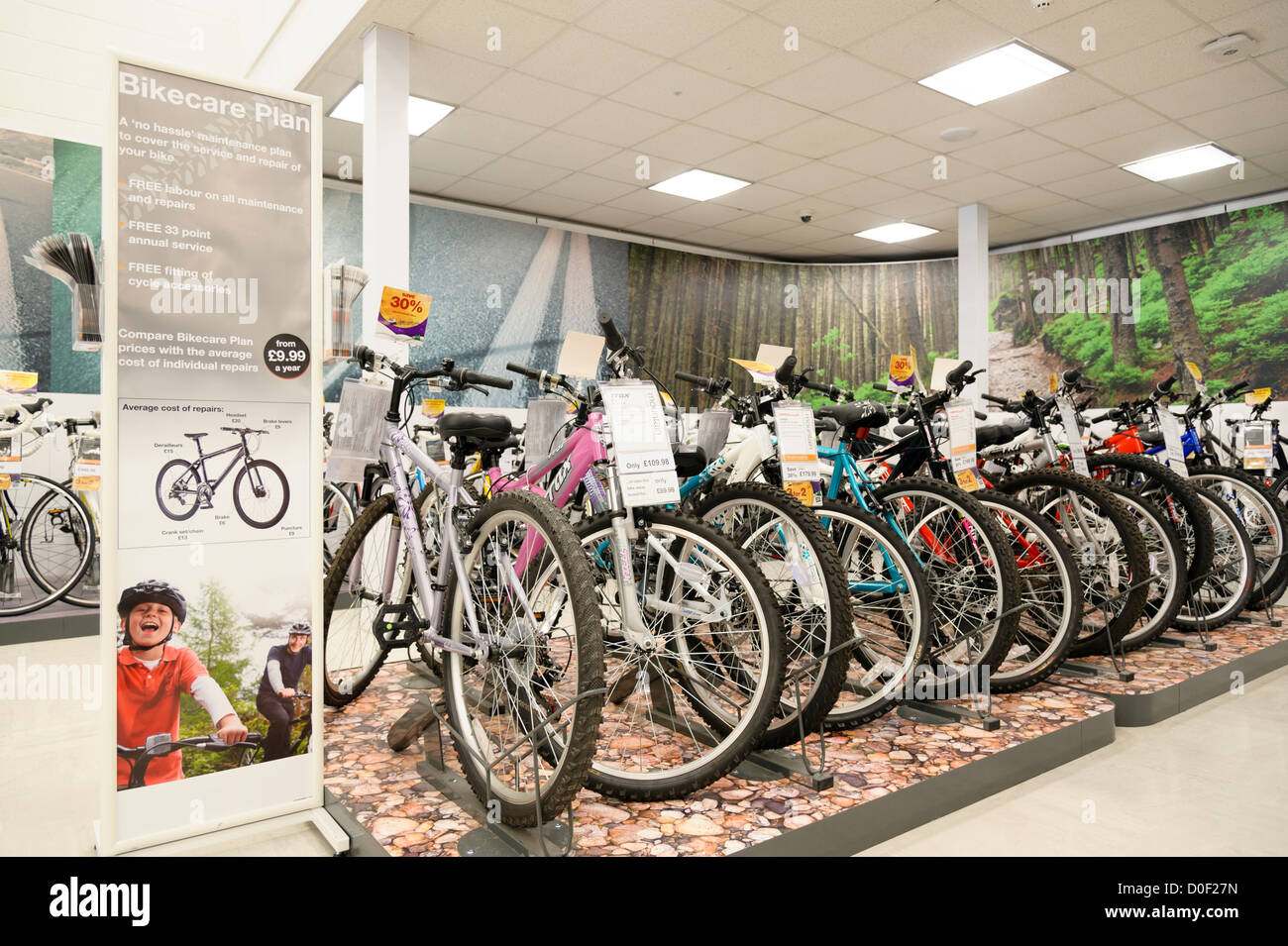 Halfords bikes hi-res stock photography and images - Alamy