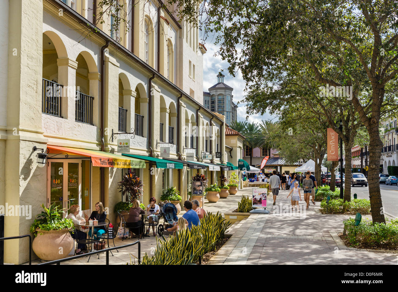 Cafe and shops alongside the Harriet Himmel Theater, Cityplace, South Rosemary Avenue, West Palm Beach, Florida, USA Stock Photo