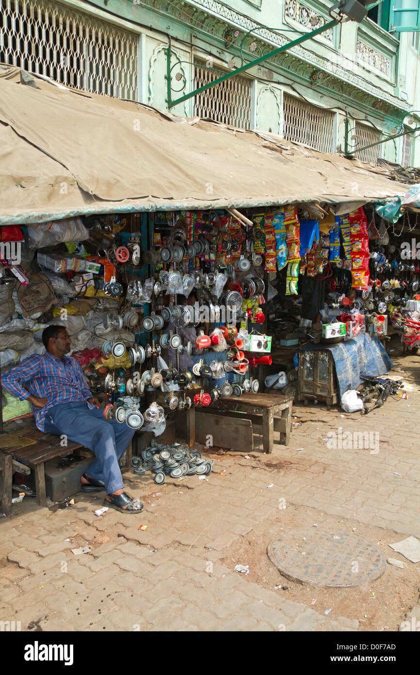 Typical Shop for Spare Parts on the Chor Bazaar in Mumbai, India Stock