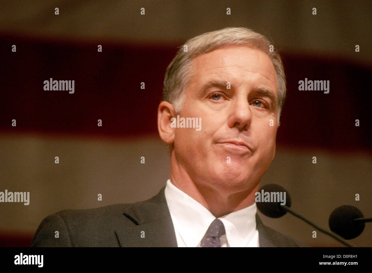 Howard Dean speaking in the Great Hall at Cooper Union ©Stacy Walsh